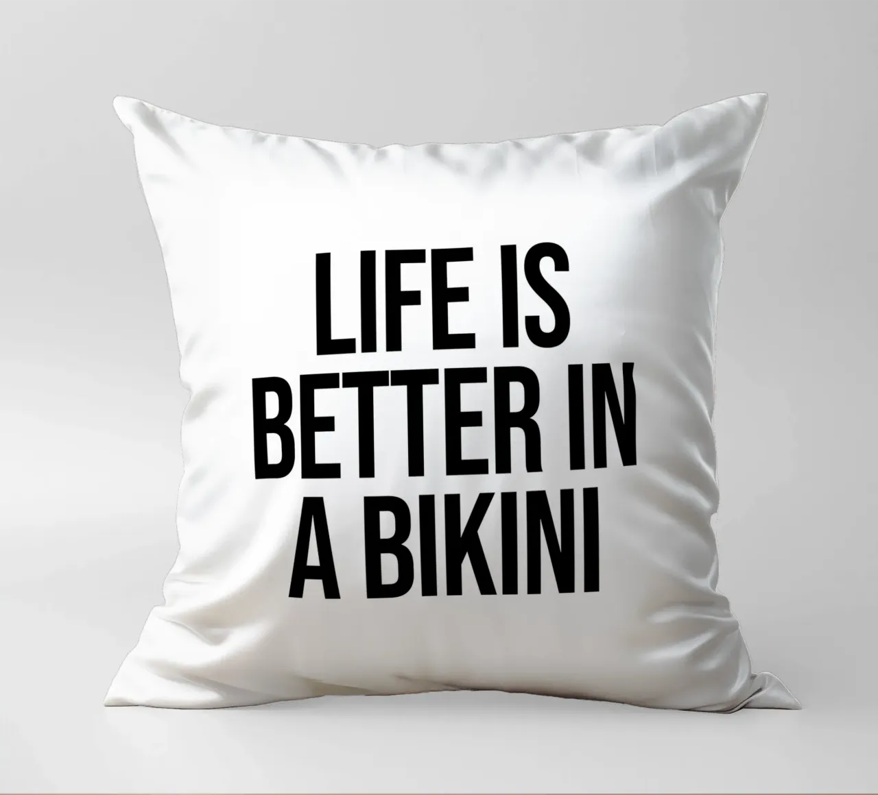 La vita è migliore in bikini cuscino da Paigaam Studio