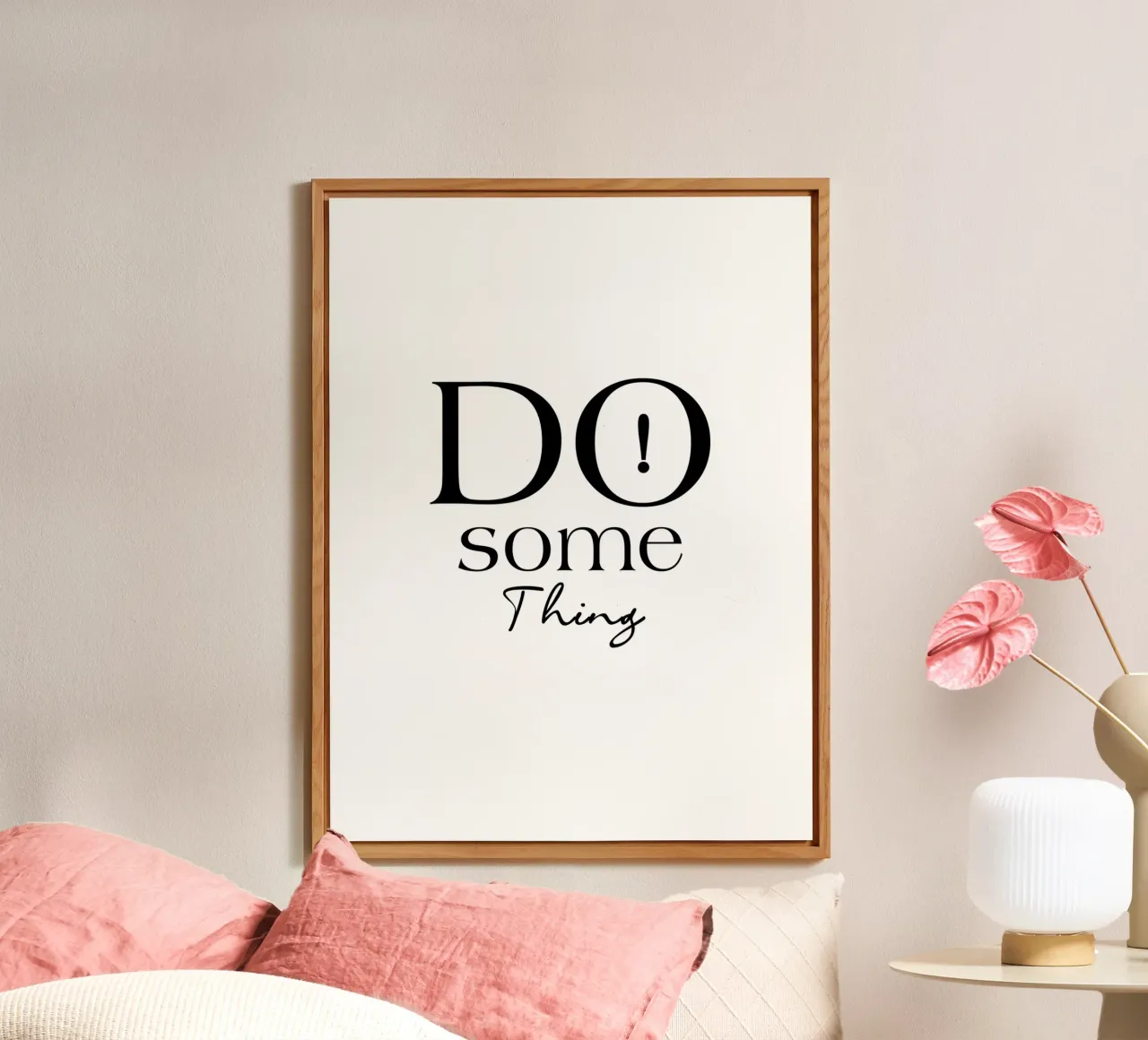 Tipografia minimalista Do Some Thing alluminio dibond da YV TYPOGRAPHY