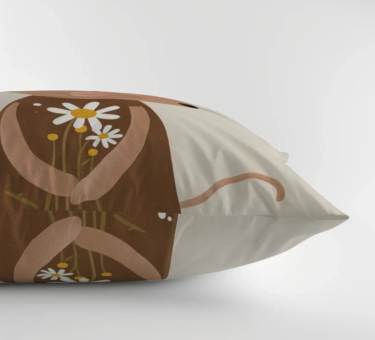 Topo con fiori in mano, simpatica cameretta neutra per bambini cuscino da Little Lola
