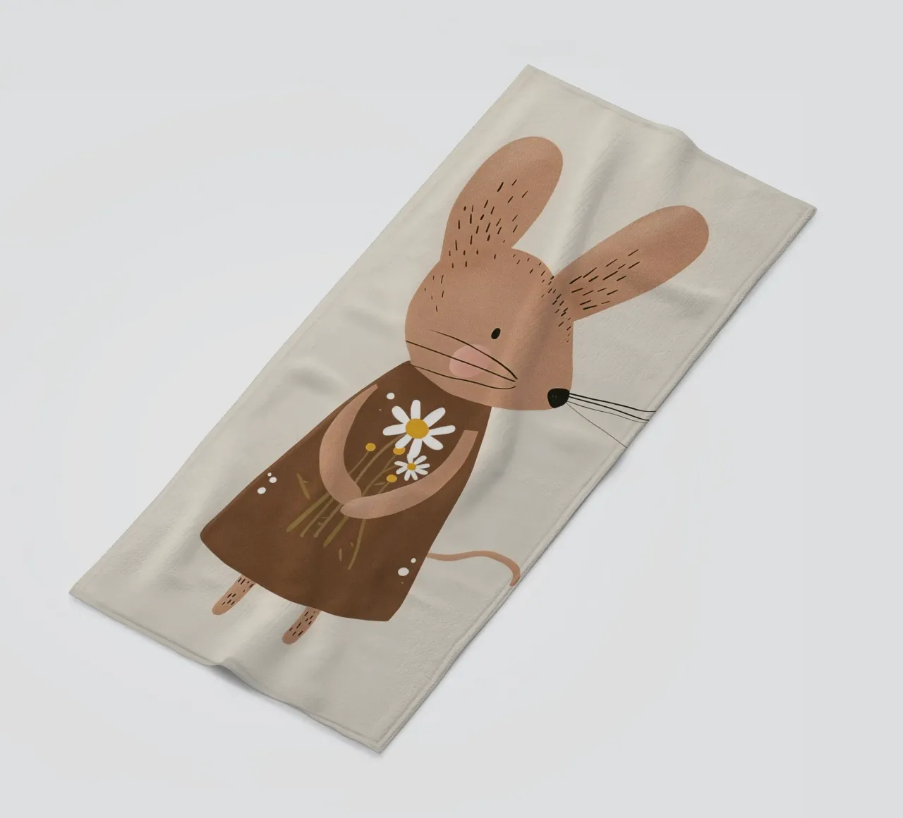 Topo con fiori in mano, simpatica cameretta neutra per bambini telo mare da Little Lola