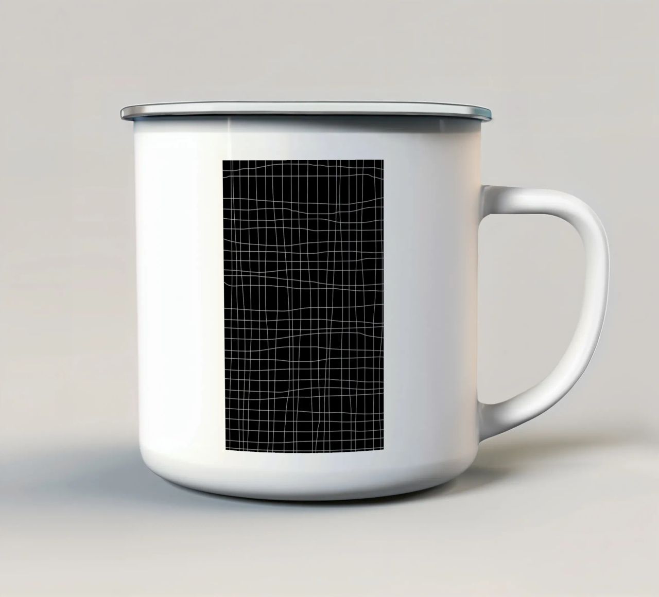 Grid Black tazza in smalto da Studio Nahili