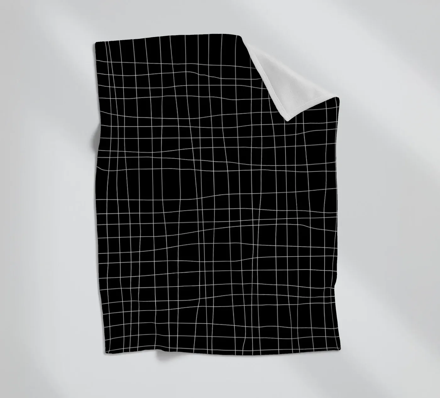 Grid Black Fleecedecke von Studio Nahili