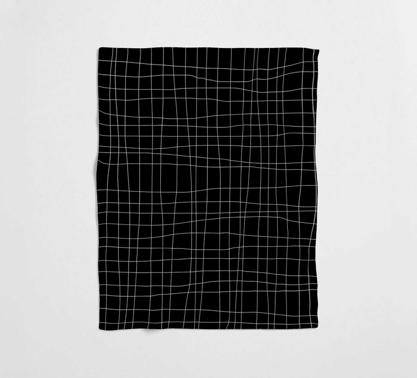 Grid Black Fleecedecke von Studio Nahili