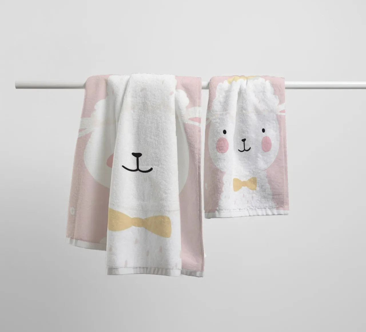 Lammetjes, Verjaardag Print, Decoratie kinderkamer, Speelkamer voor kinderen badhanddoek van Little Lola
