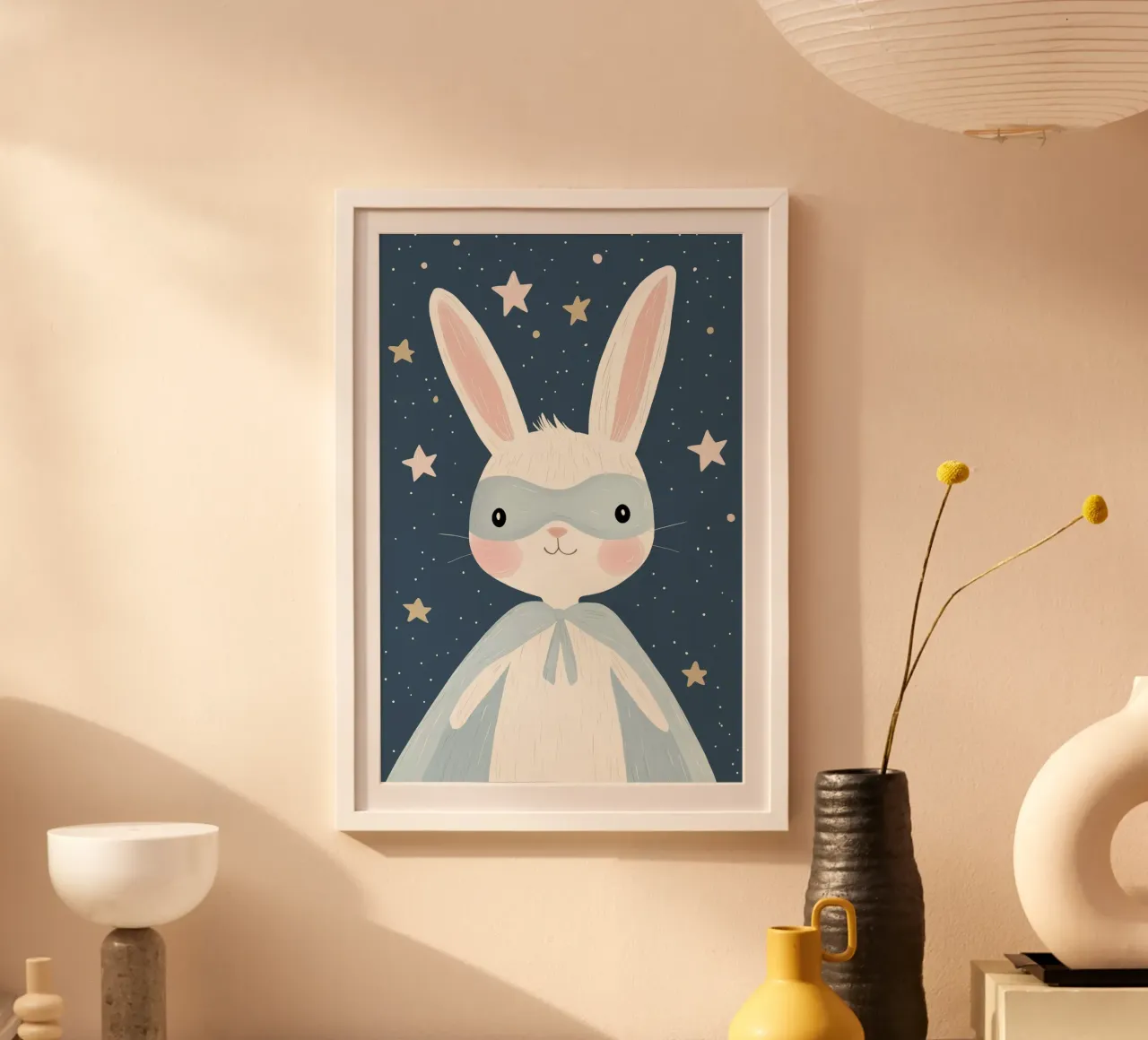 Coniglietto supereroe, decorazioni per la cameretta dei ragazzi, arte per la stanza dei giochi dei bambini poster da Little Lola