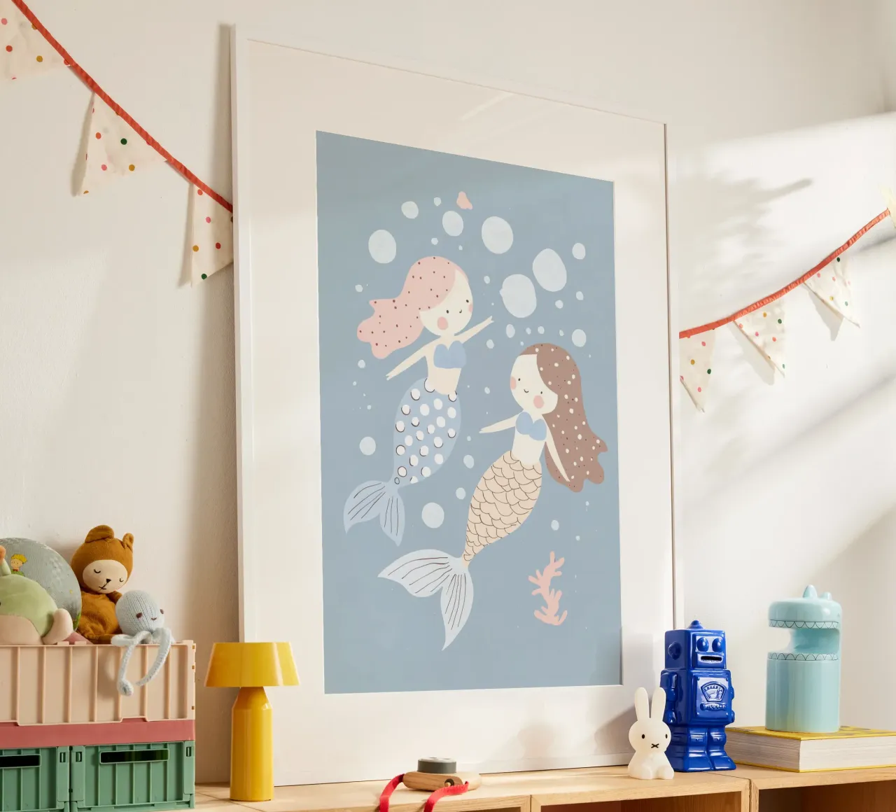 Illustrazione di una sirena, decorazione della cameretta dei bambini, arte murale della stanza dei giochi poster con telaio in legno da Little Lola