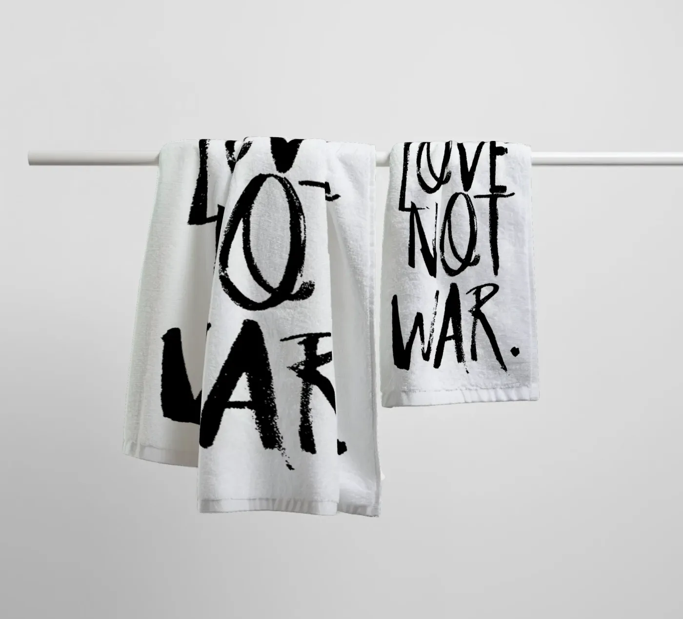 Make Love badhanddoek van Honeymoon Hotel