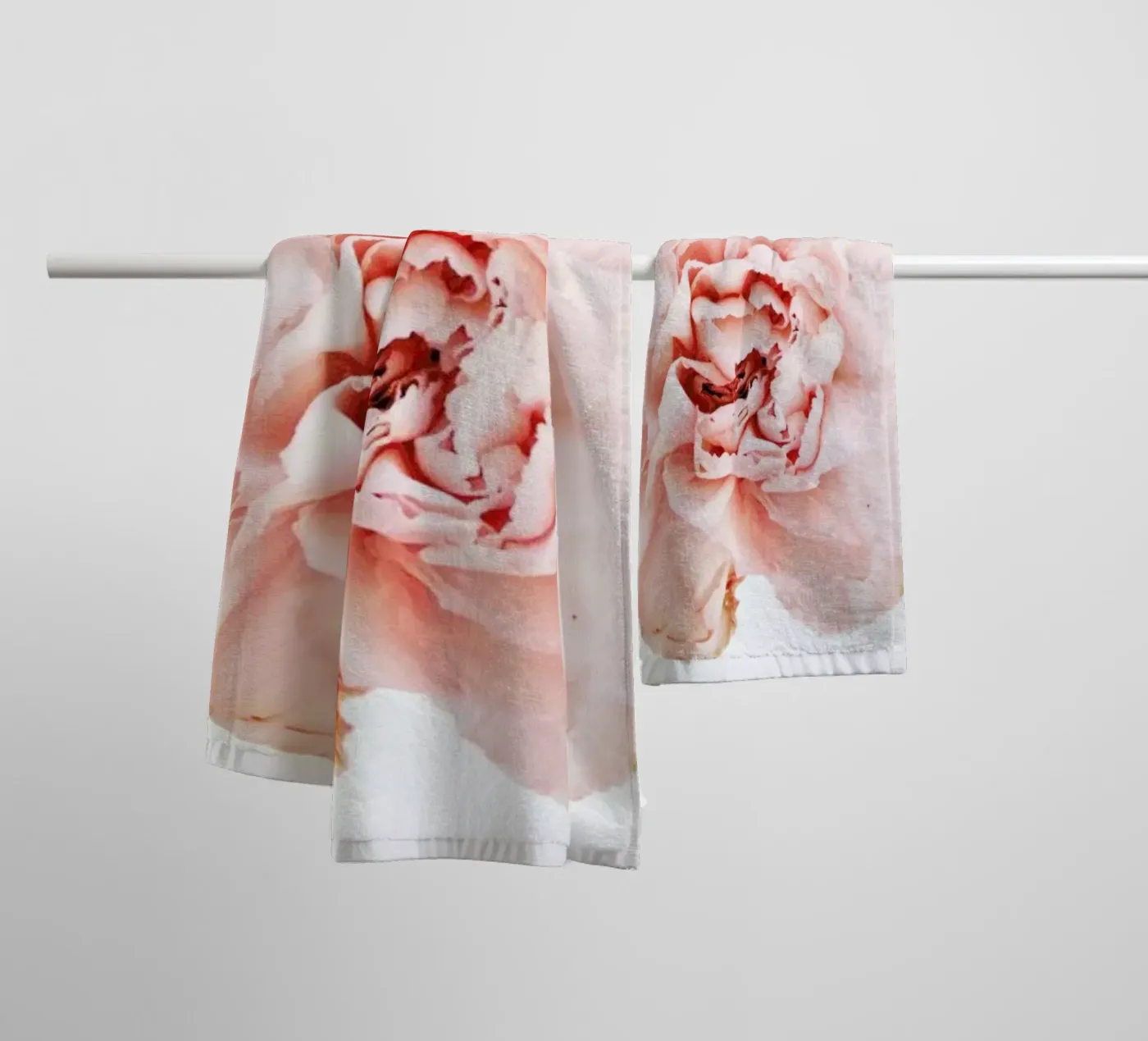 Carnation Handtuch von Miles of Light