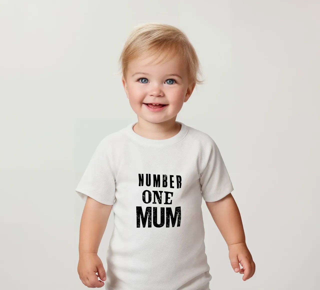 Design tipografico Number One Mum in nero e grigio maglietta neonato da THE MOTIVATED TYPE