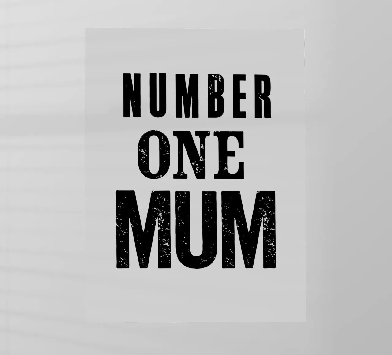 Design tipografico Number One Mum in nero e grigio pellicola backlit da THE MOTIVATED TYPE