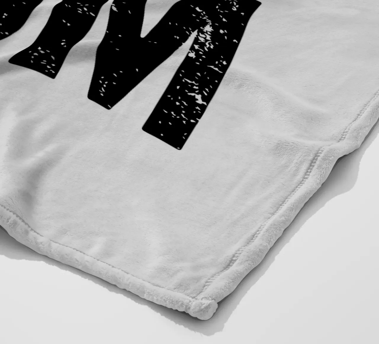 Design tipografico Number One Mum in nero e grigio coperta in pile da THE MOTIVATED TYPE