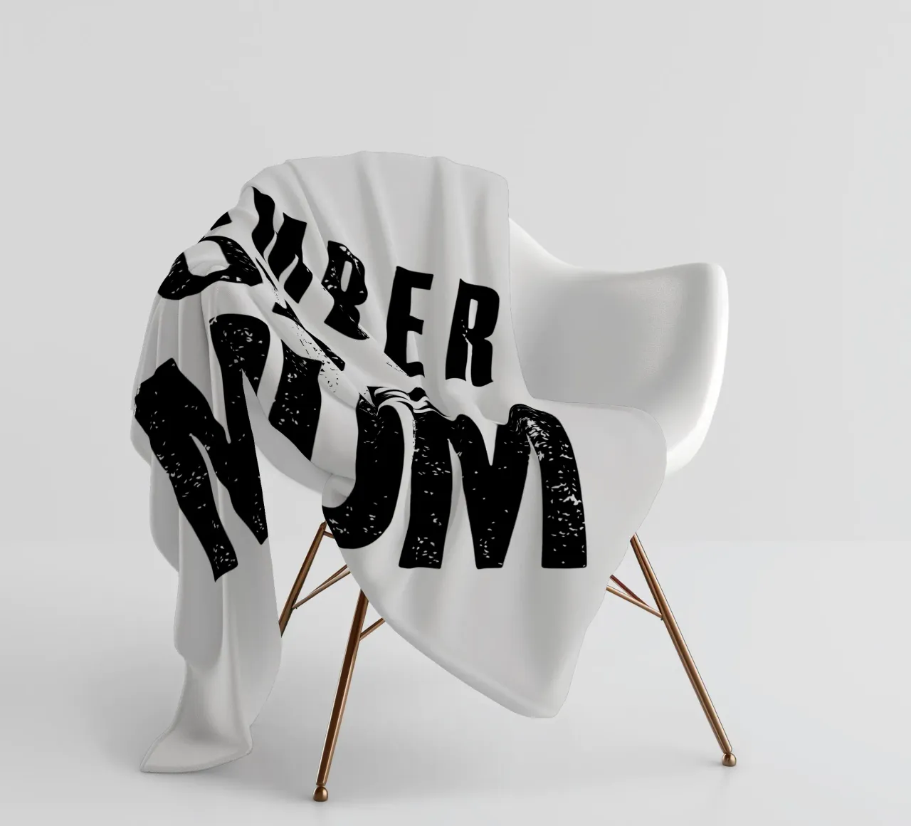 Design tipografico Number One Mum in nero e grigio coperta in pile da THE MOTIVATED TYPE