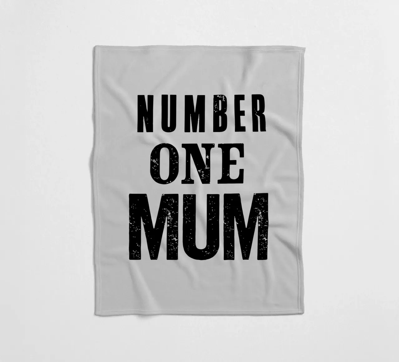 Design tipografico Number One Mum in nero e grigio coperta in pile da THE MOTIVATED TYPE