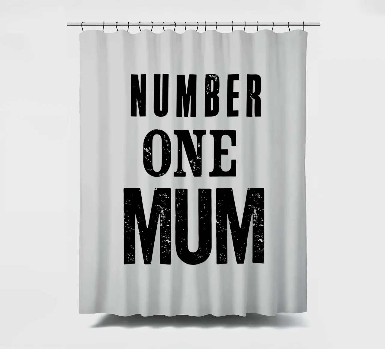 Design tipografico Number One Mum in nero e grigio tenda da doccia da THE MOTIVATED TYPE