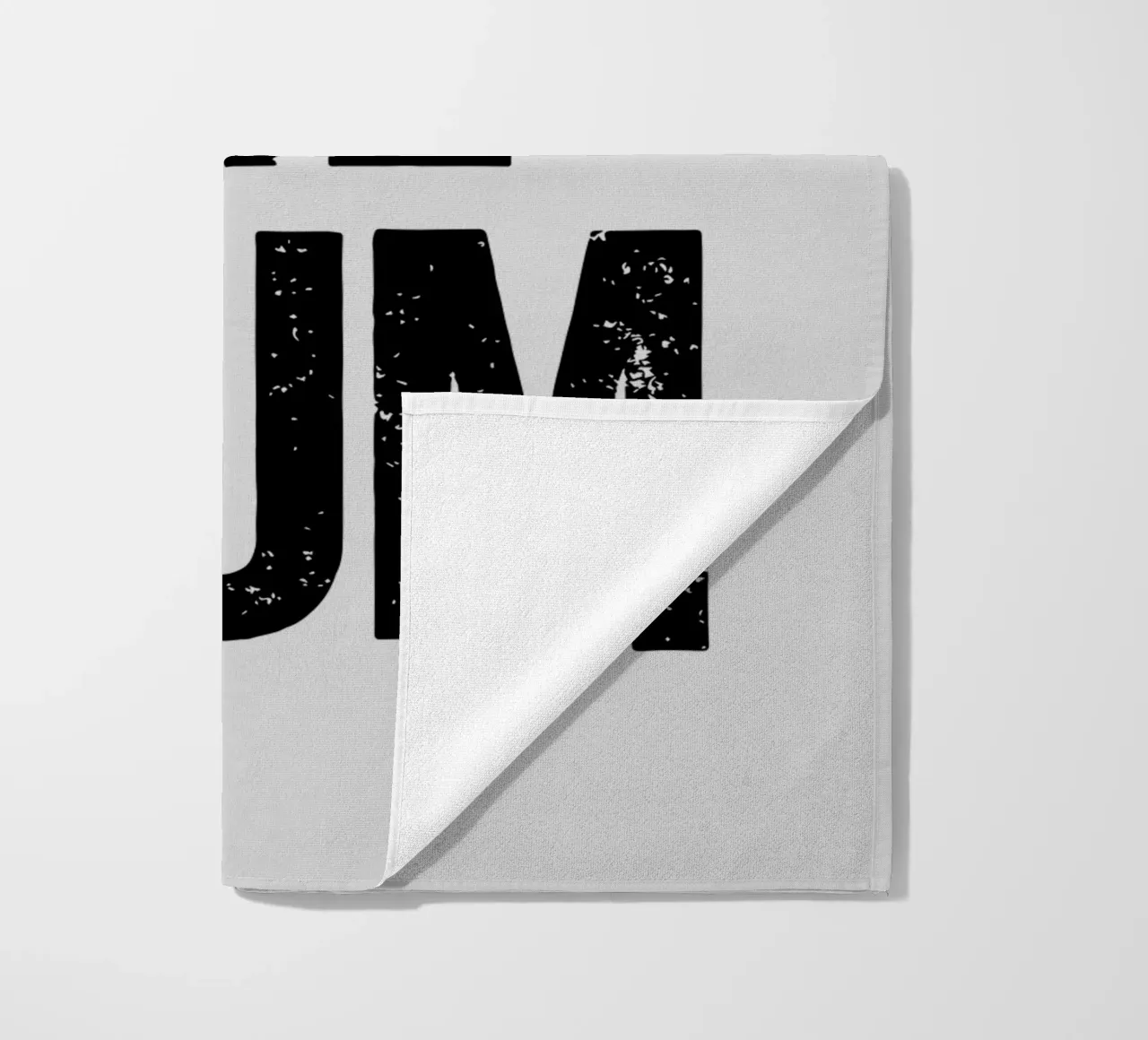 Design tipografico Number One Mum in nero e grigio telo mare da THE MOTIVATED TYPE