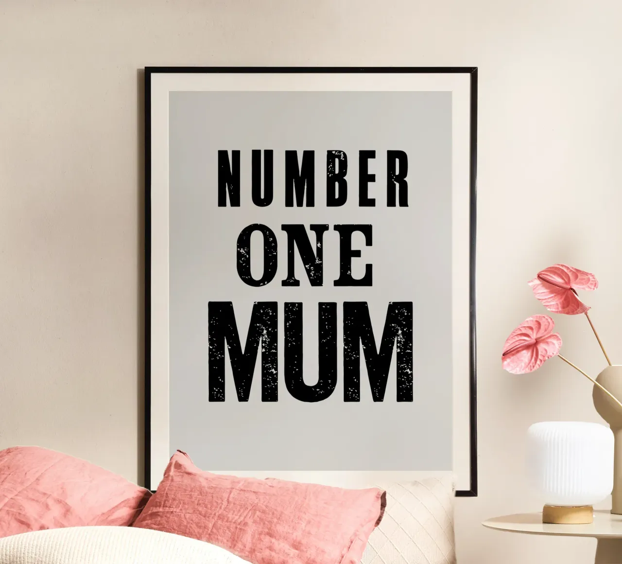 Design tipografico Number One Mum in nero e grigio carta hahnemühle da THE MOTIVATED TYPE
