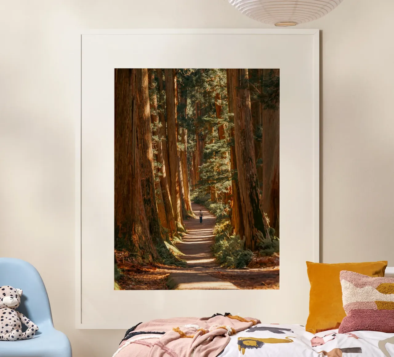 Tunnel di alberi di cedro del Santuario di Togakushi - Nagano, Giappone carta hahnemühle da Marcel Bisig