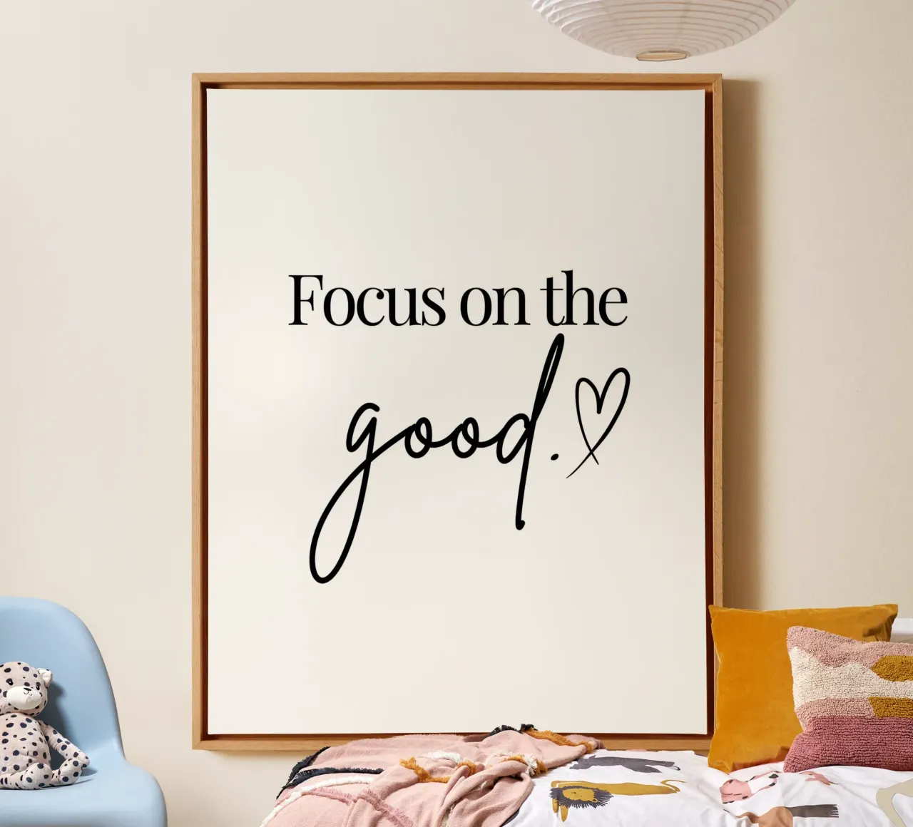 Zitat mit Herz: Focus on the good. tela con Cornice a cassetta da designsbysophia