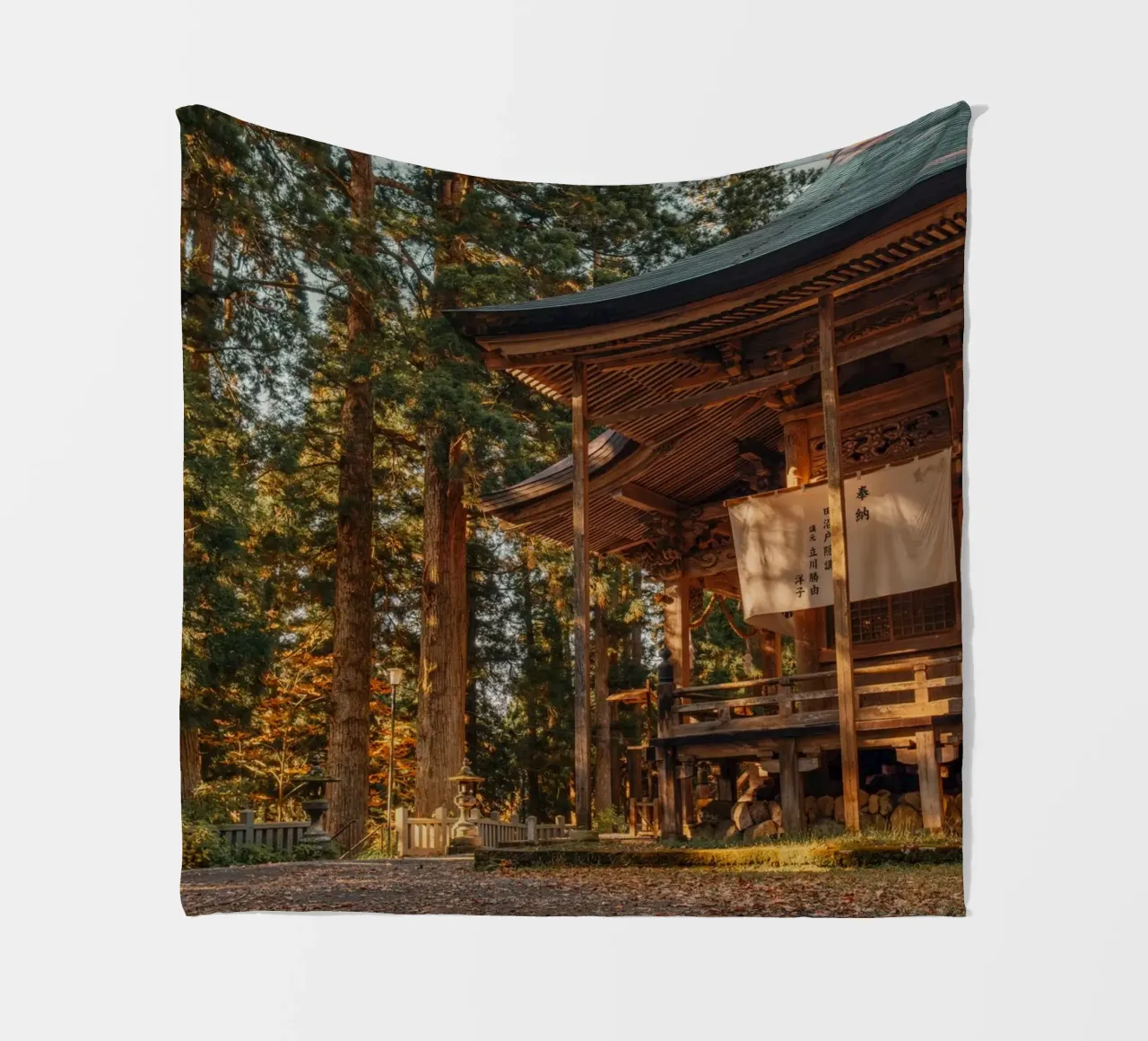 Il santuario di Togakushi in autunno - Nagano, Giappone coperta in pile da Marcel Bisig