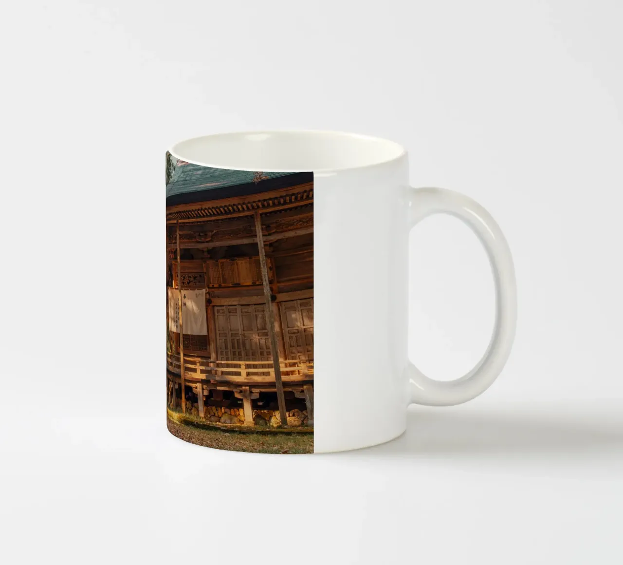 Il santuario di Togakushi in autunno - Nagano, Giappone tazza in ceramica da Marcel Bisig