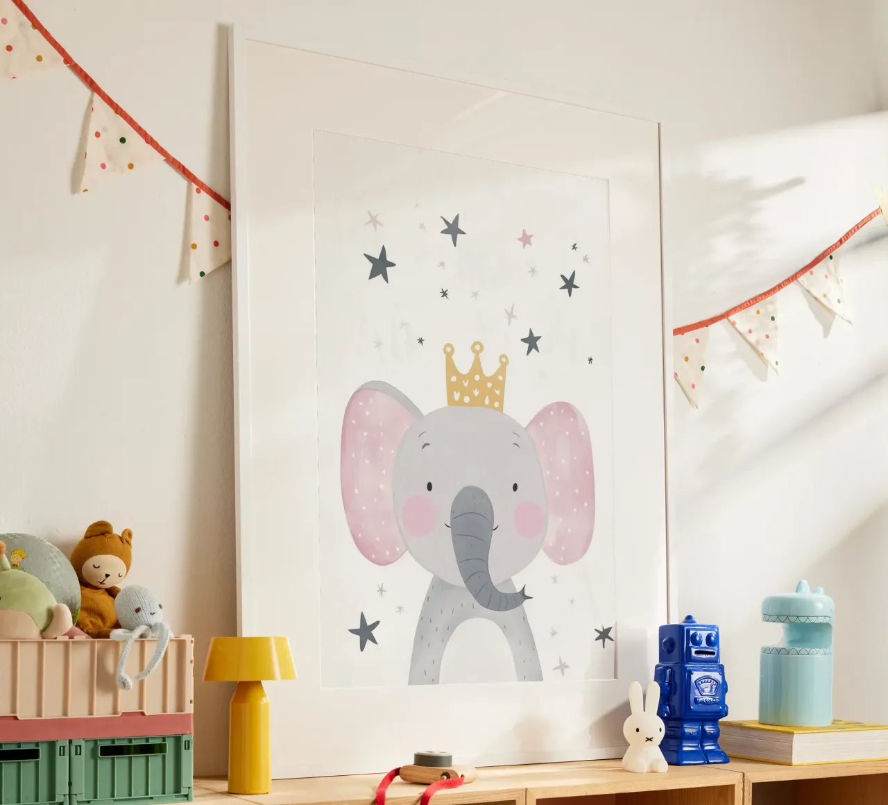 Elefante di festa carino, illustrazione di compleanno poster con telaio in plastica da Little Lola