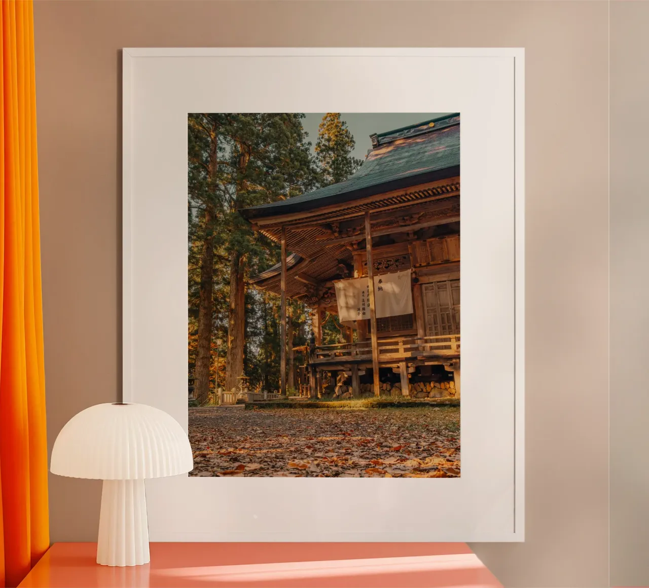 Il santuario di Togakushi in autunno - Nagano, Giappone poster con telaio in legno da Marcel Bisig