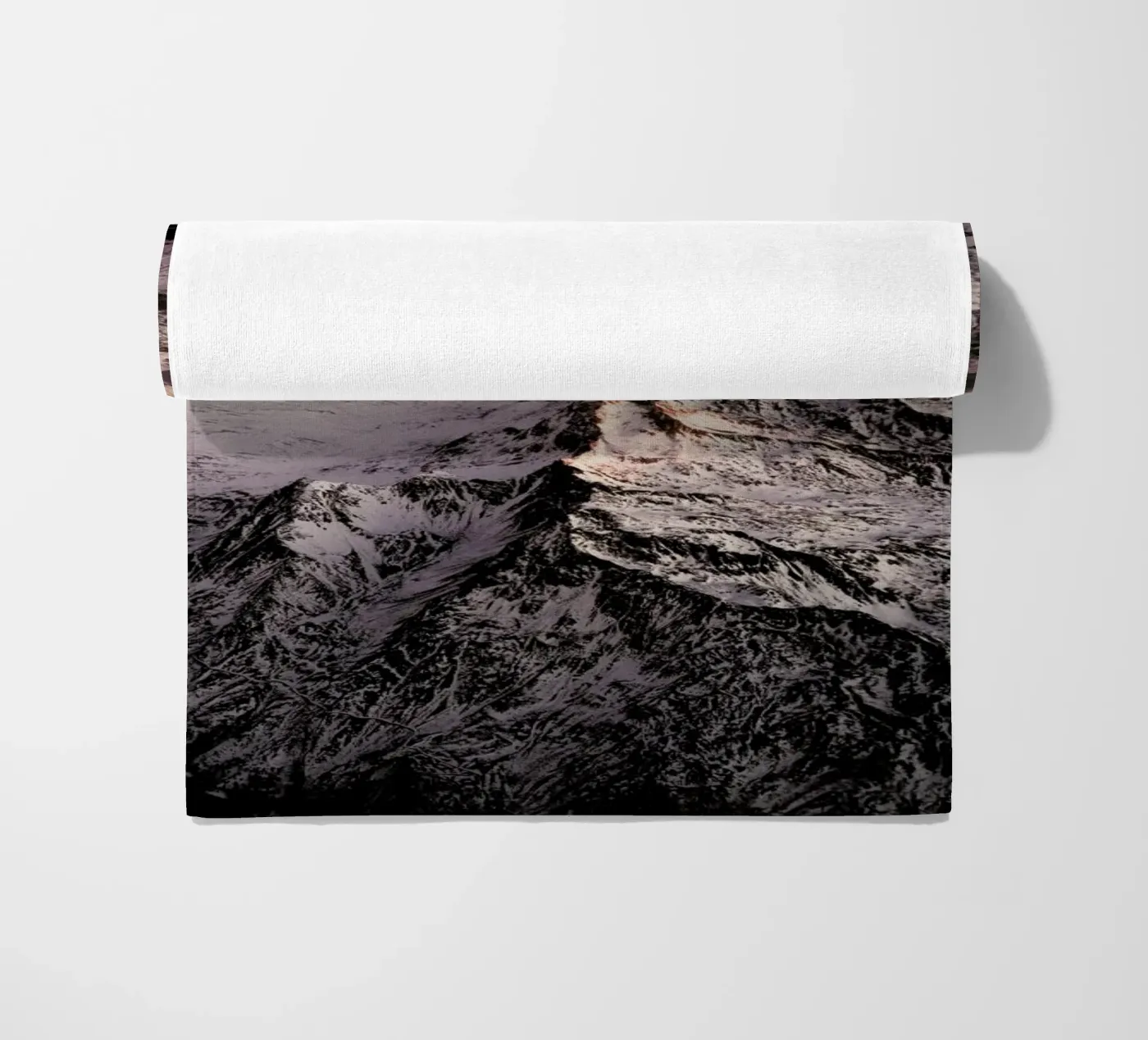 Pink Mountains telo mare da Laura Palm