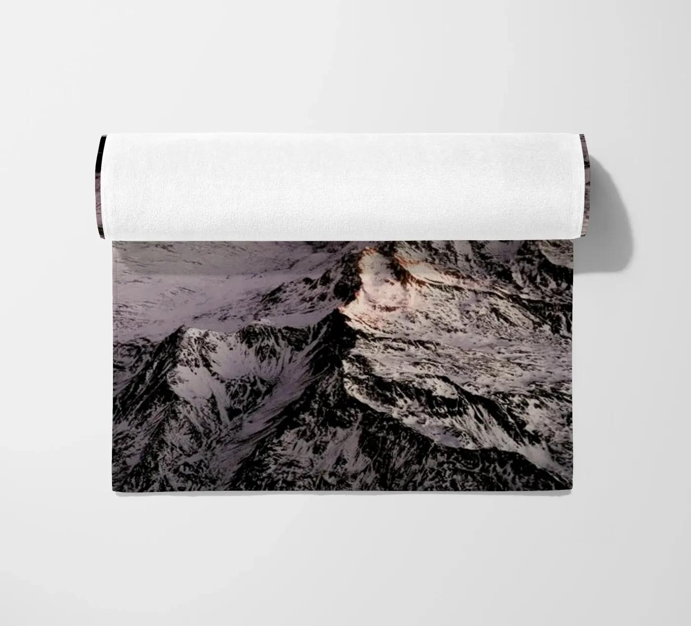 Pink Mountains telo mare da Laura Palm