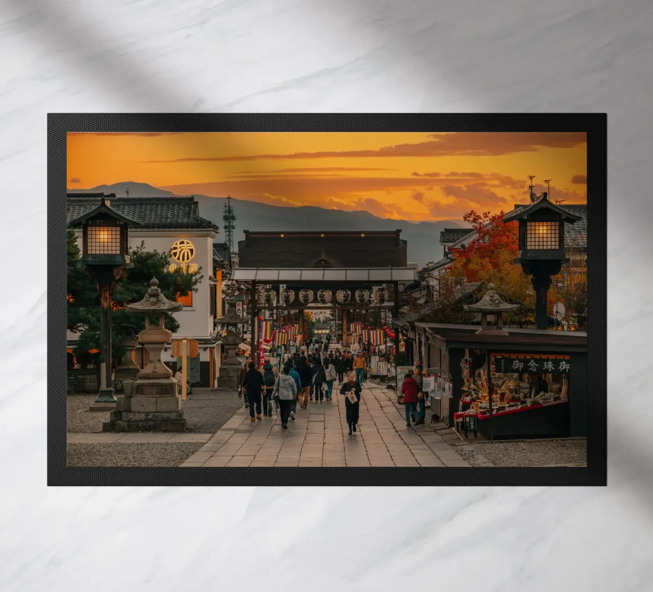 Tramonto d'autunno a Nagano, Giappone zerbino da Marcel Bisig