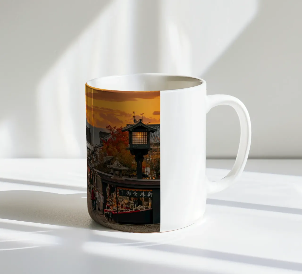 Tramonto d'autunno a Nagano, Giappone tazza in ceramica da Marcel Bisig