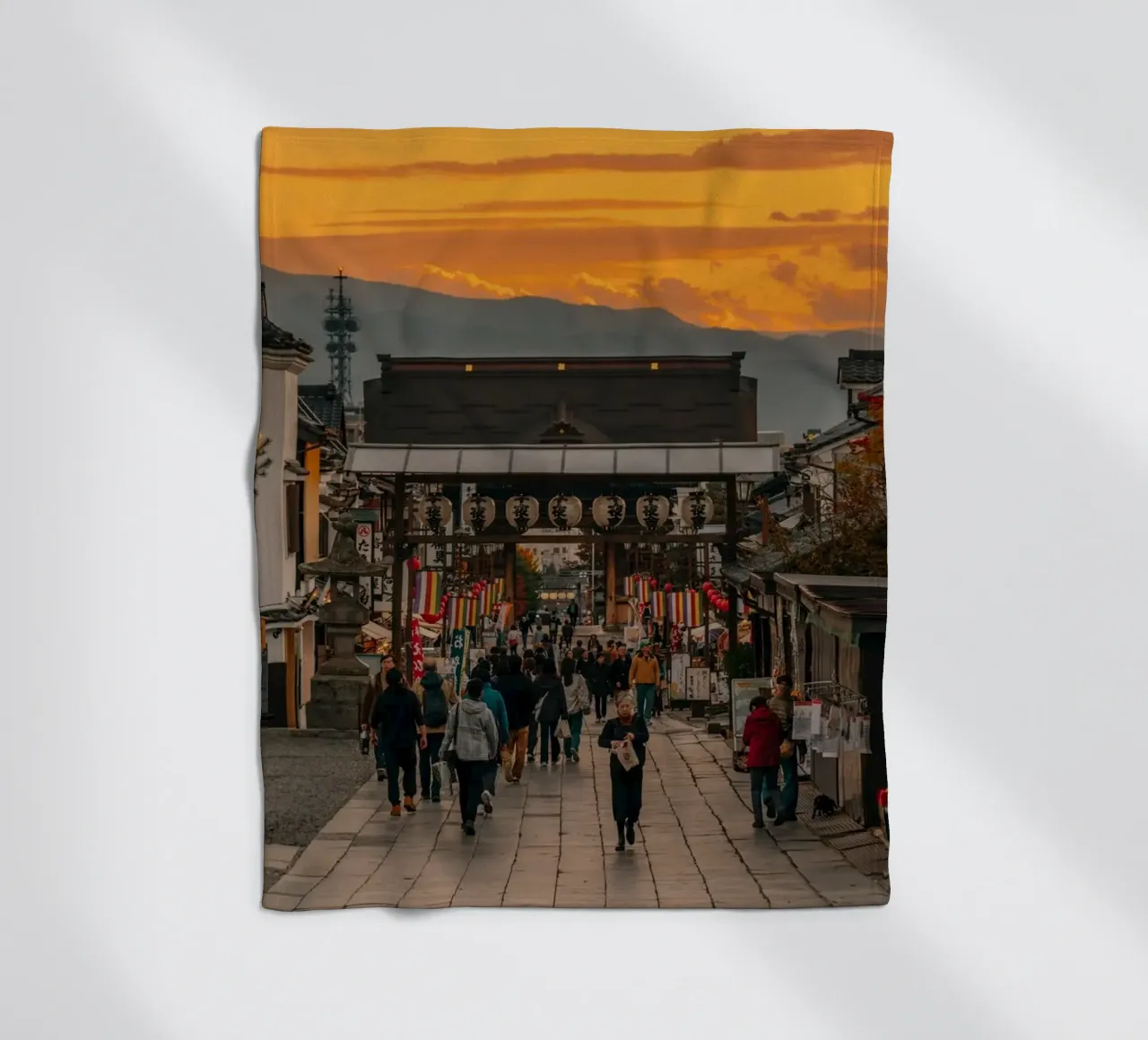 Tramonto d'autunno a Nagano, Giappone coperta in pile da Marcel Bisig