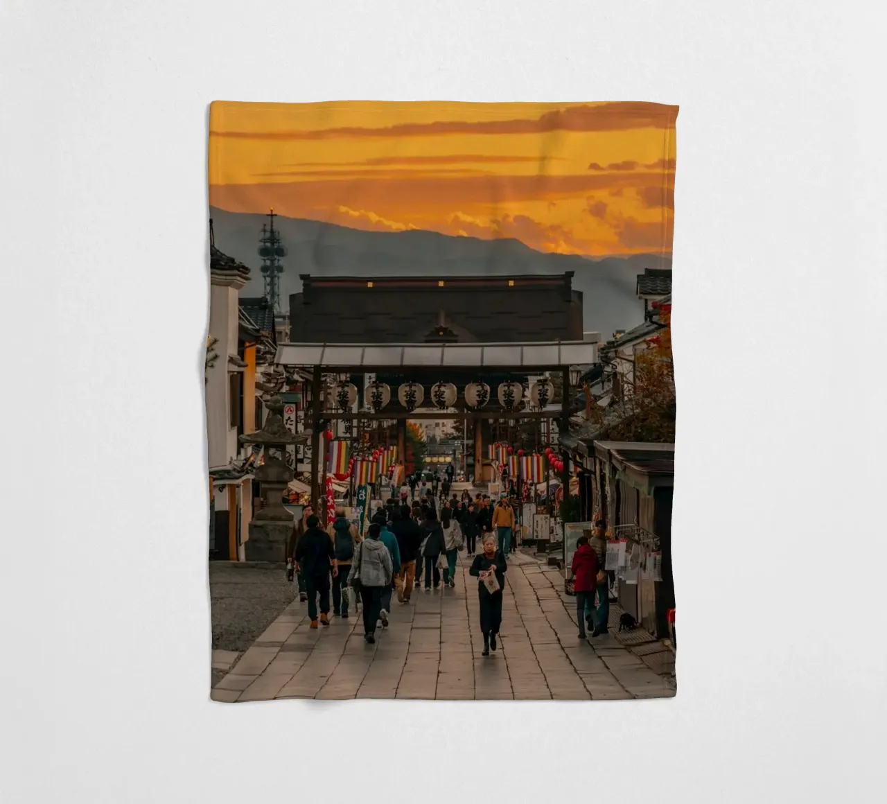 Tramonto d'autunno a Nagano, Giappone coperta in pile da Marcel Bisig