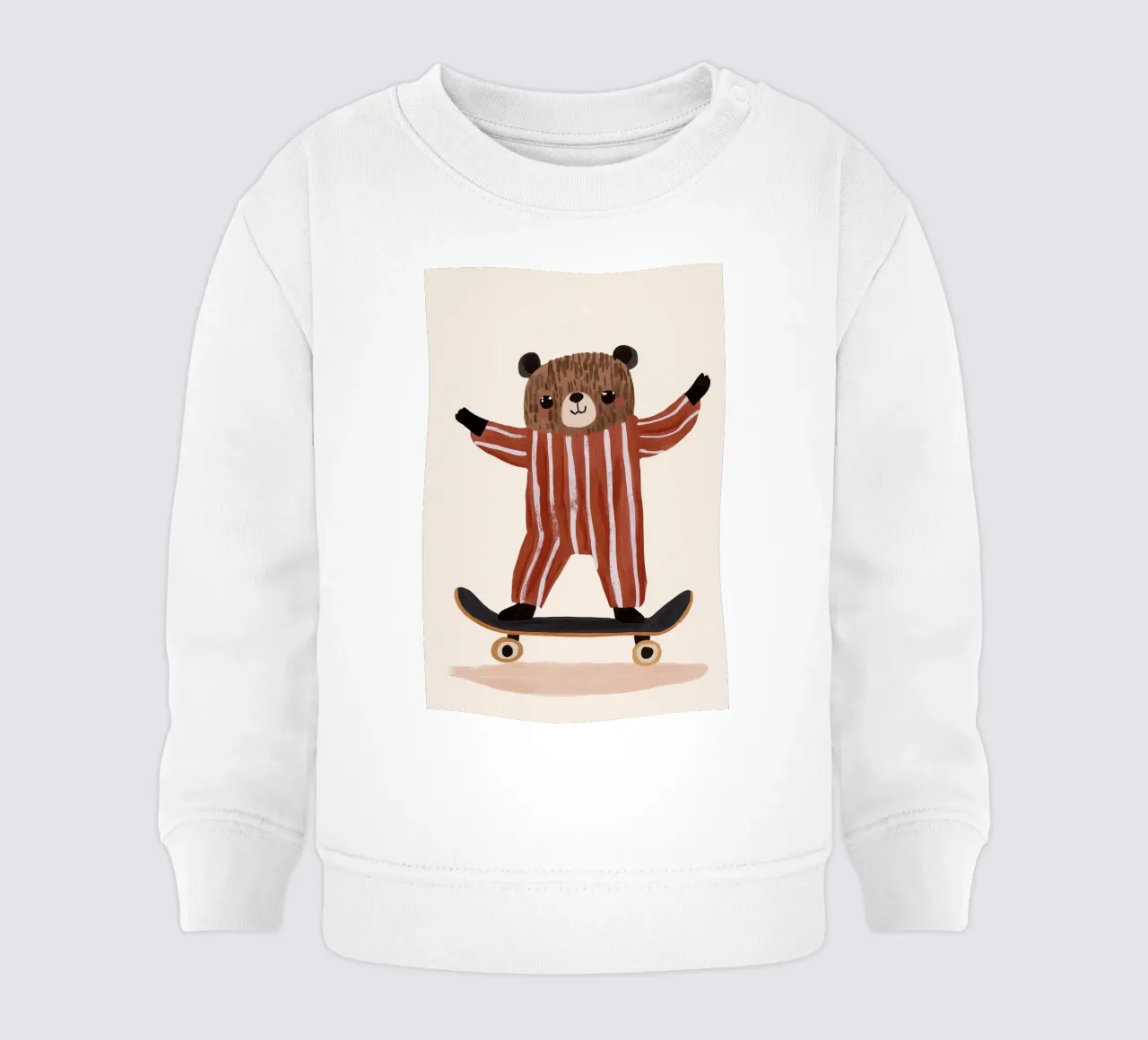 Illustrazione di un orso che fa skateboard, design di una cameretta per bambini felpa neonato da Little Lola