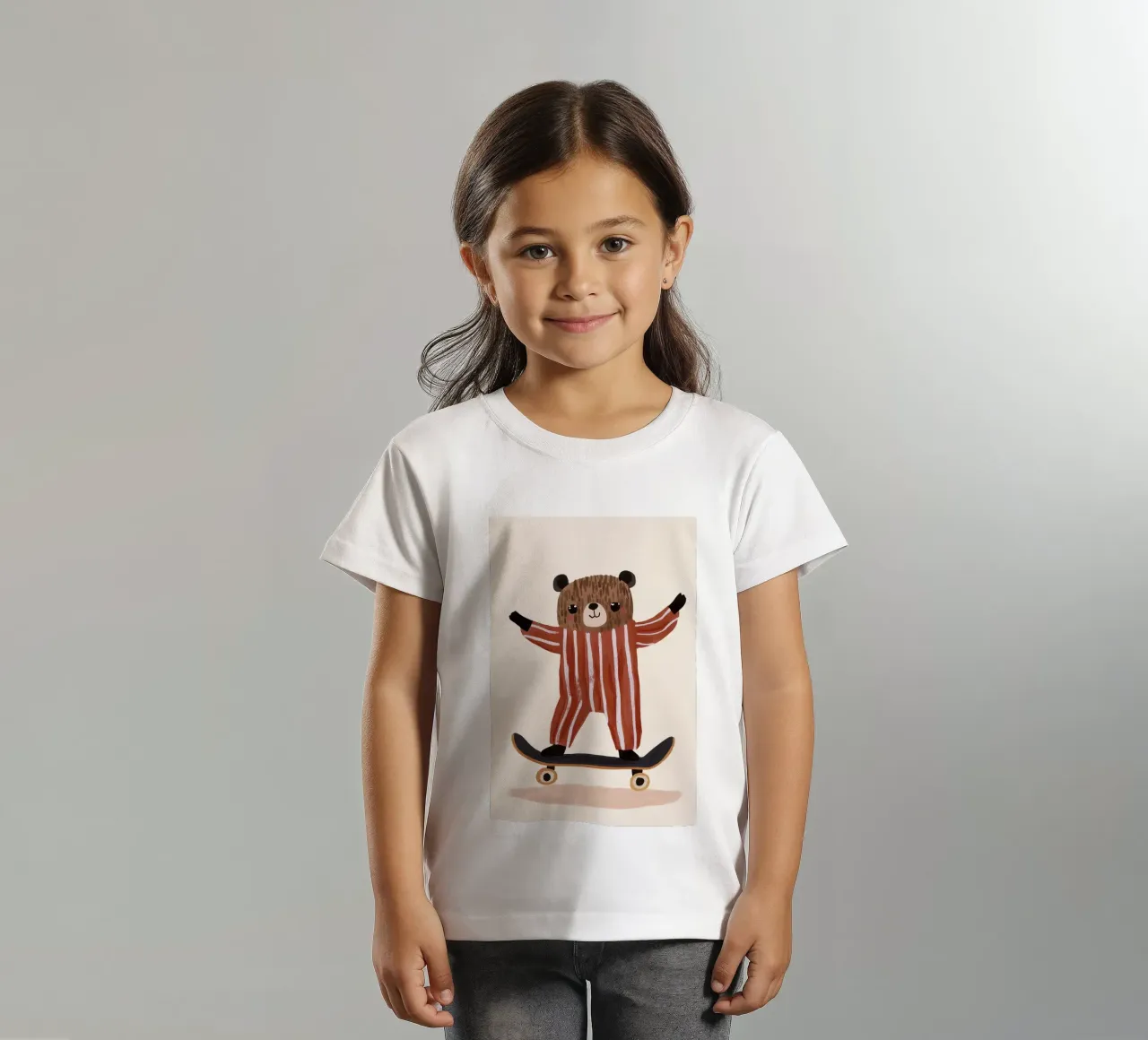 Bär Skateboarding Illustration, Kinderzimmer Design Kinder T-Shirt von Little Lola