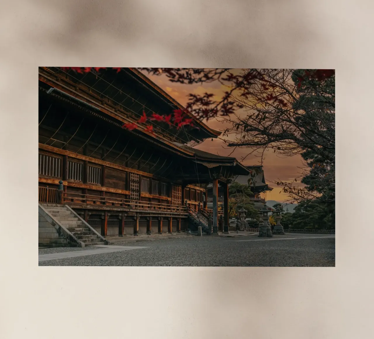 Tramonto del tempio Zenkoji a Nagano, Giappone pellicola backlit da Marcel Bisig