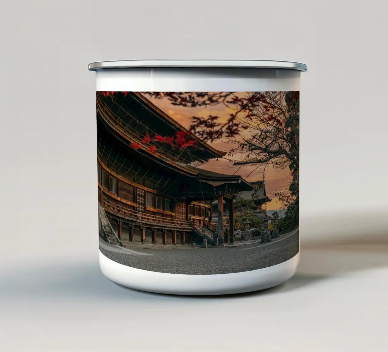 Tramonto del tempio Zenkoji a Nagano, Giappone tazza in smalto da Marcel Bisig