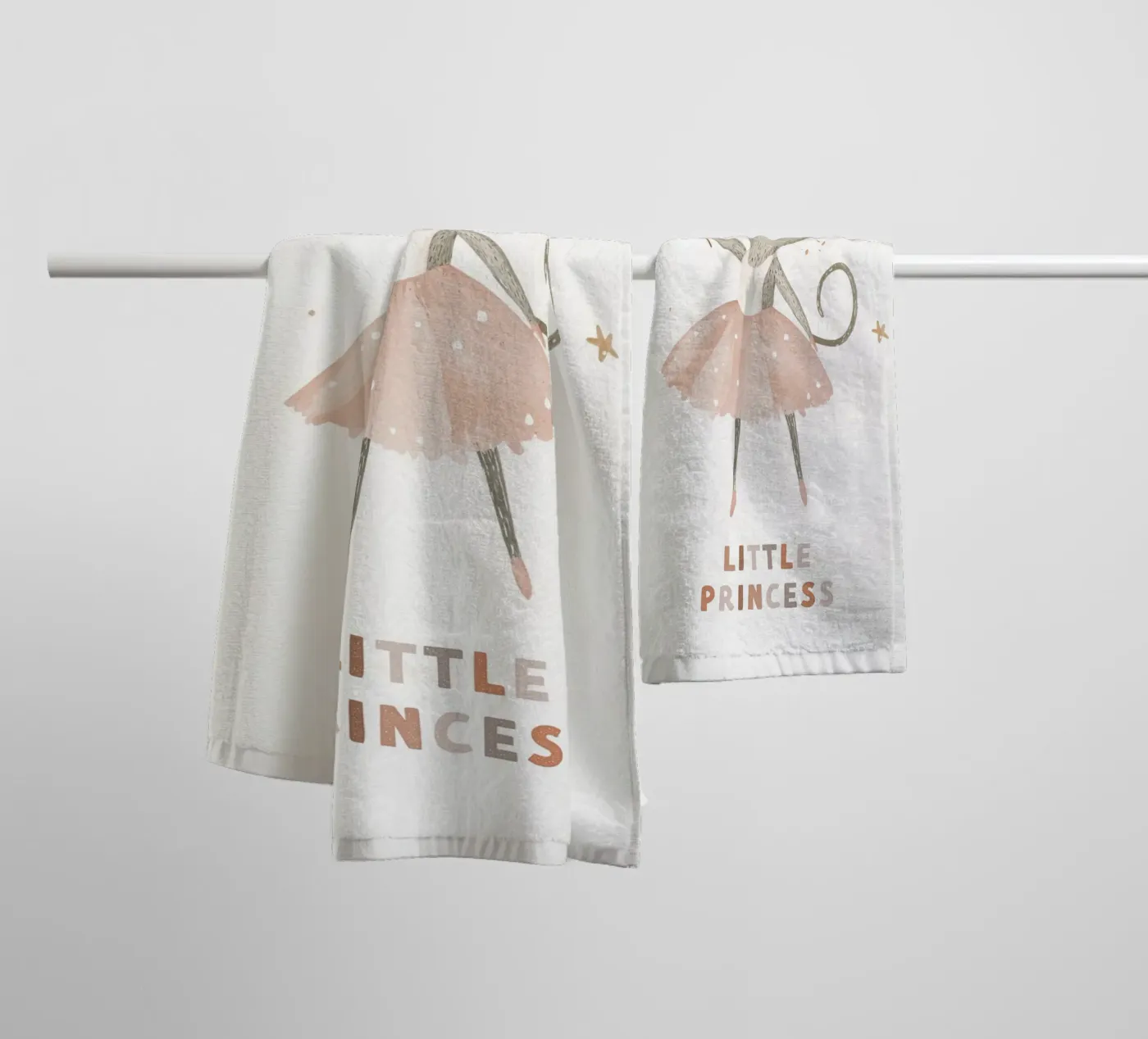 Poster della piccola principessa, stampa della ballerina del topo per la stanza dei bambini asciugamano da bagno da Little Lola
