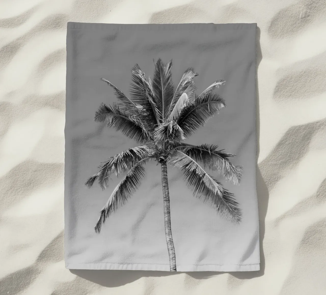 Palma in bianco e nero telo mare da Léa Lefebvre Photography
