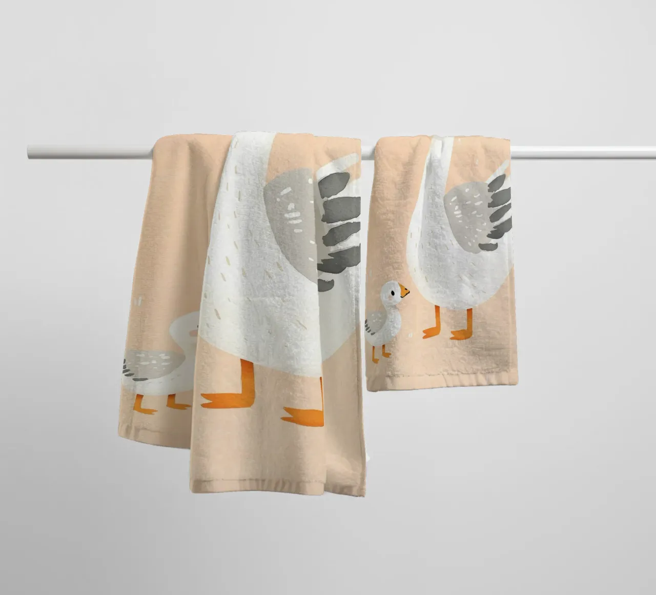 Illustrazione di un'oca e di un papero, illustrazione di un animale carino asciugamano da bagno da Little Lola