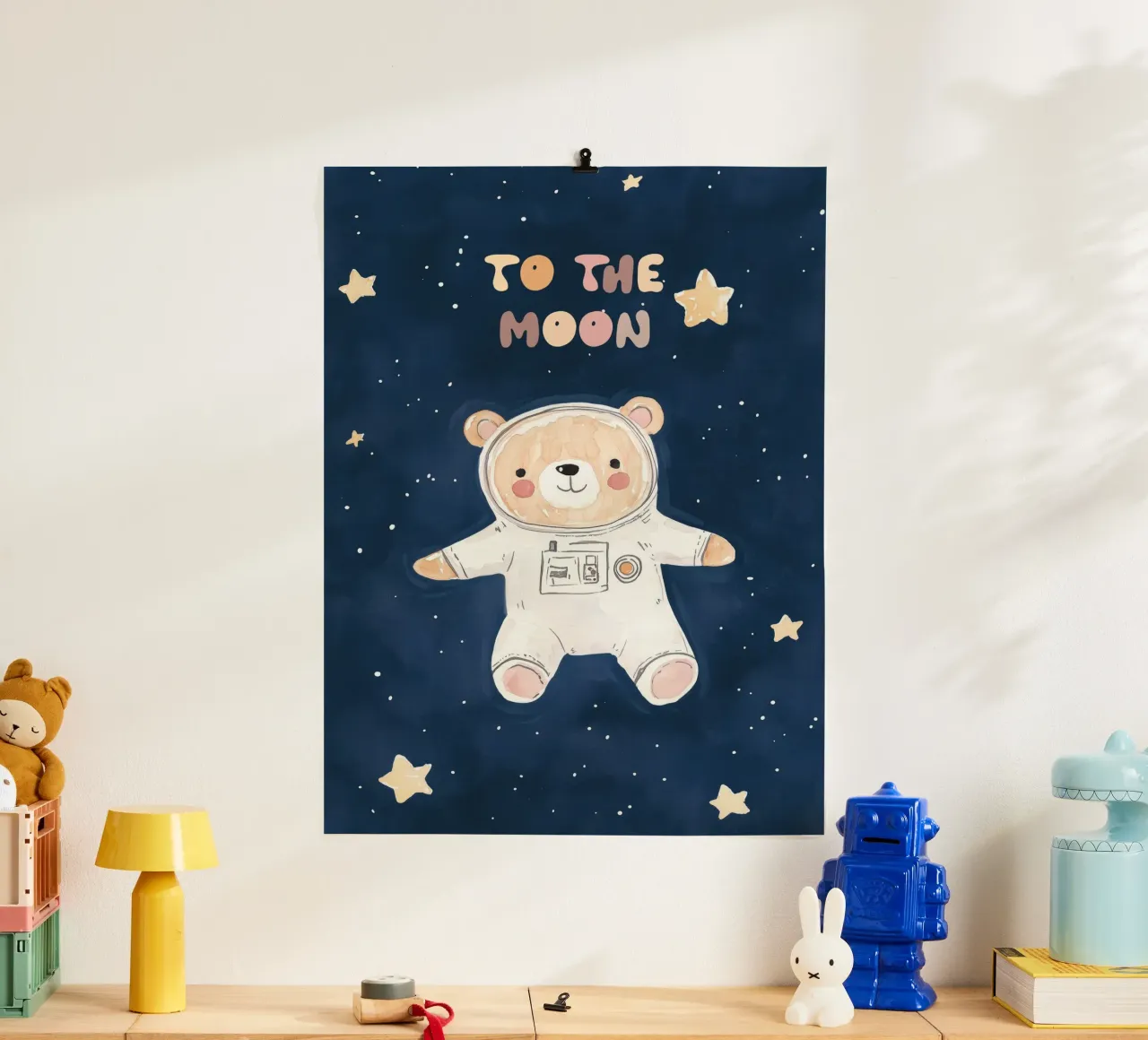 To The Moon Nursery Print, Oso en el espacio, cuarto de juegos infantil poster de Little Lola