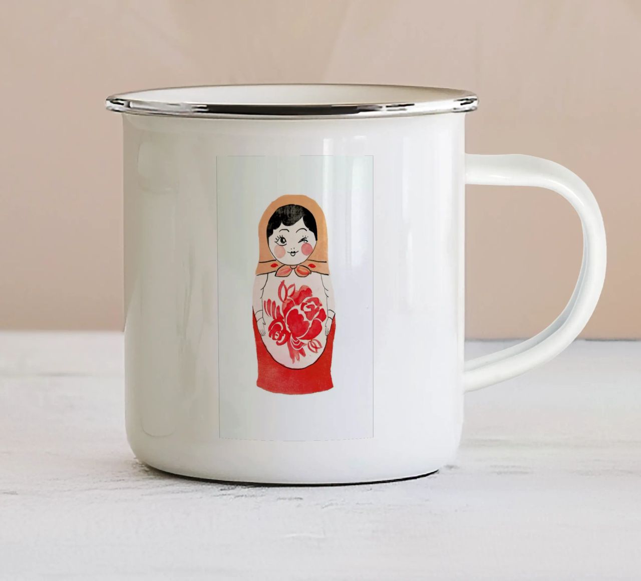 Matryoshka tazza in smalto da Niina Pechkovskaya