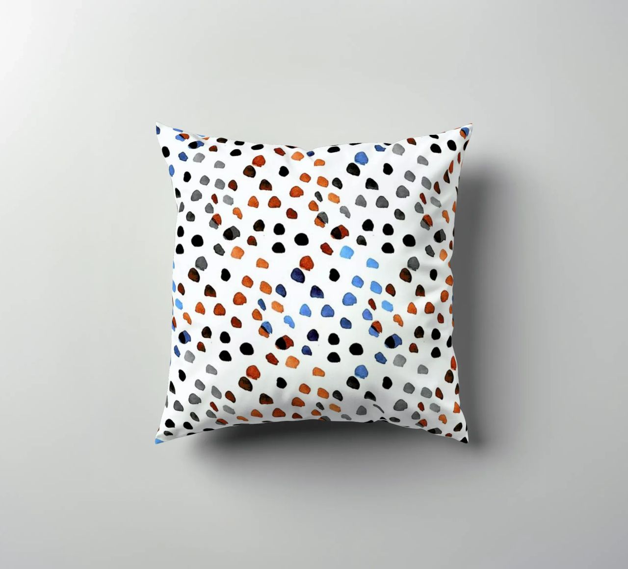 Small Colourful Dots cuscino da Niina Pechkovskaya