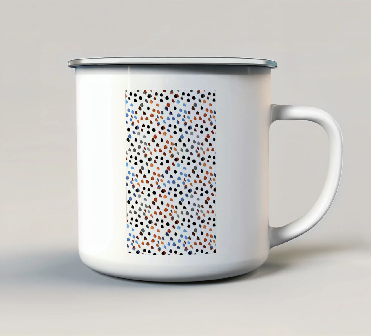 Small Colourful Dots tazza in smalto da Niina Pechkovskaya