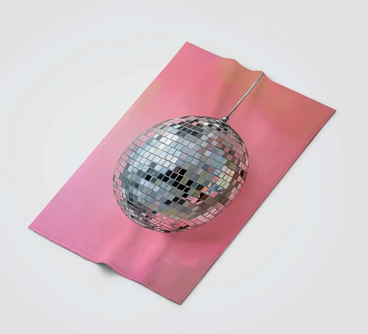 Disco Ball argento su rosa coperta in pile da IamHomeStudio