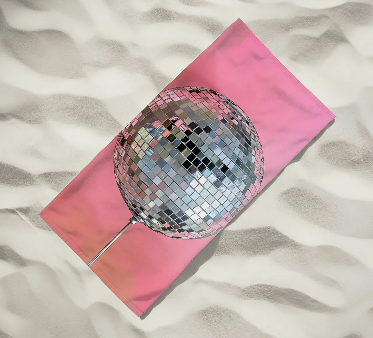 Disco Ball argento su rosa telo mare da IamHomeStudio