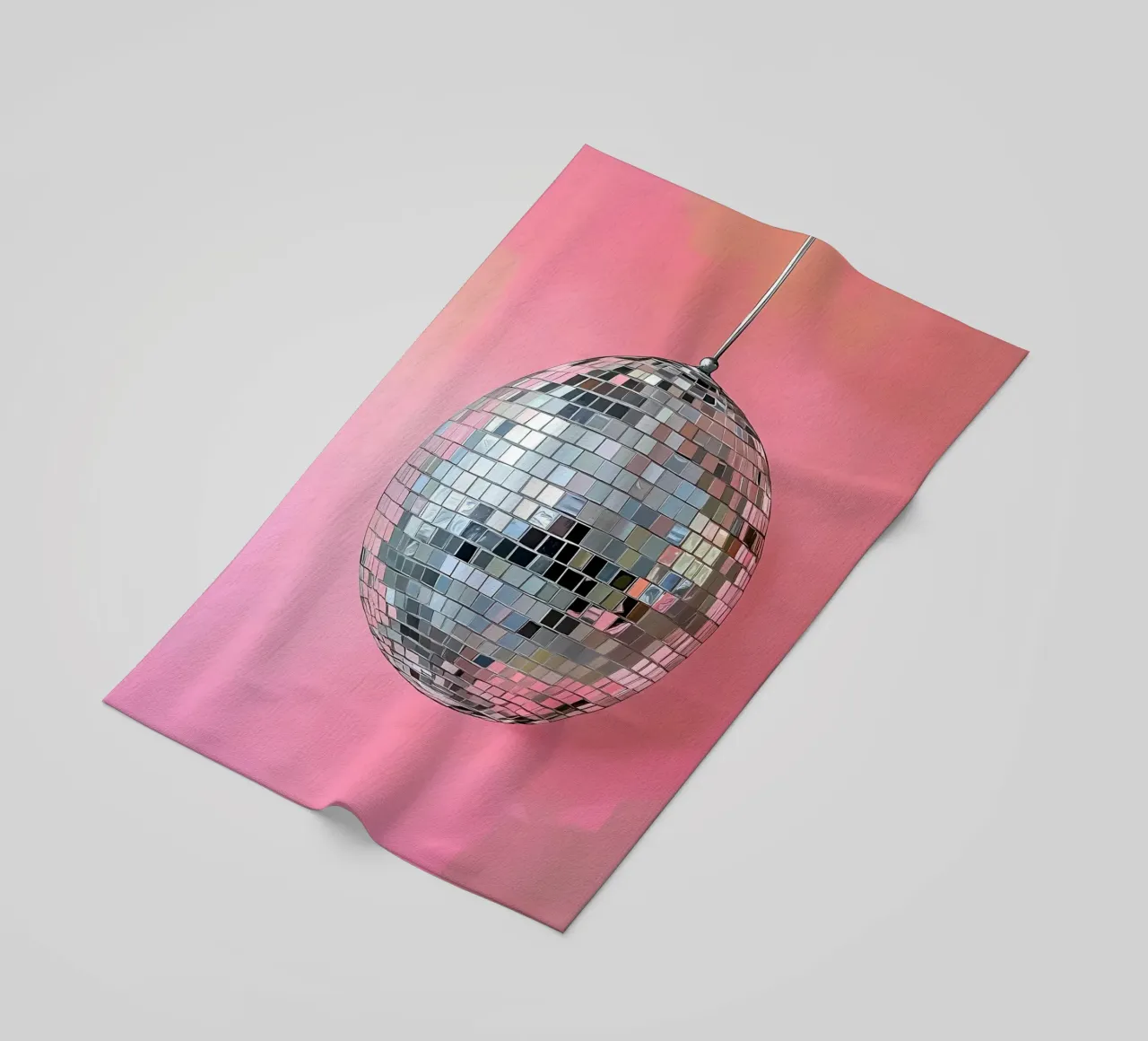 Disco Ball argento su rosa telo mare da IamHomeStudio