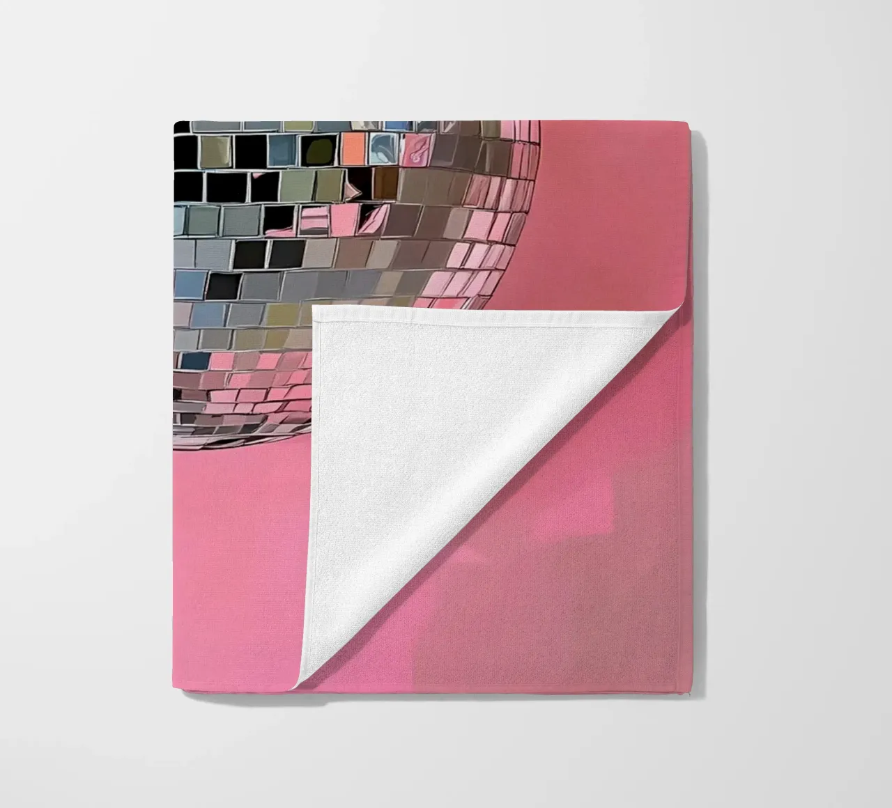 Disco Ball argento su rosa telo mare da IamHomeStudio