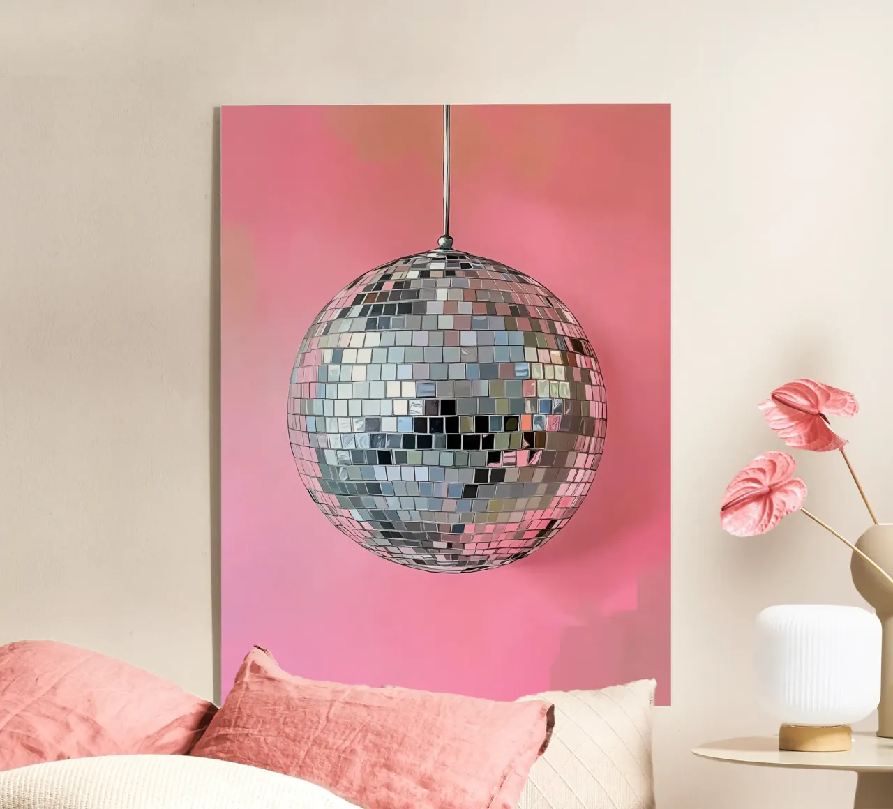 Disco Ball argento su rosa plexiglass da IamHomeStudio
