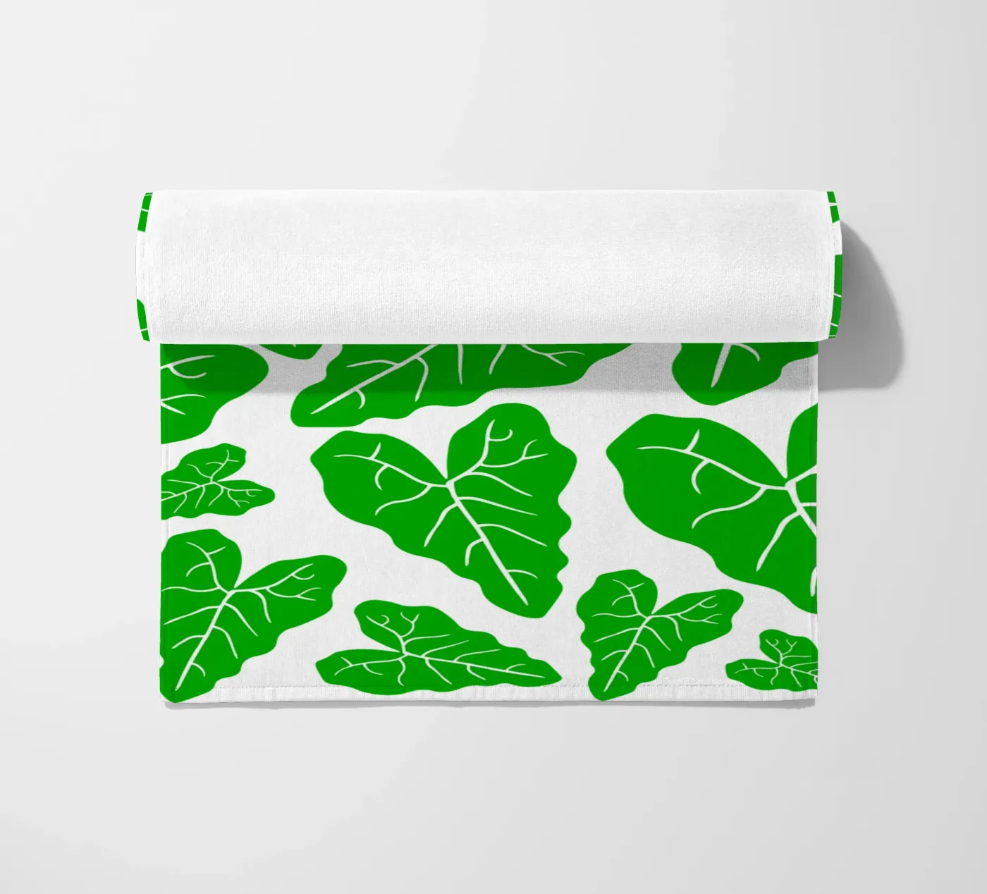 Green leaves pattern strandhanddoek van baobabprintstore