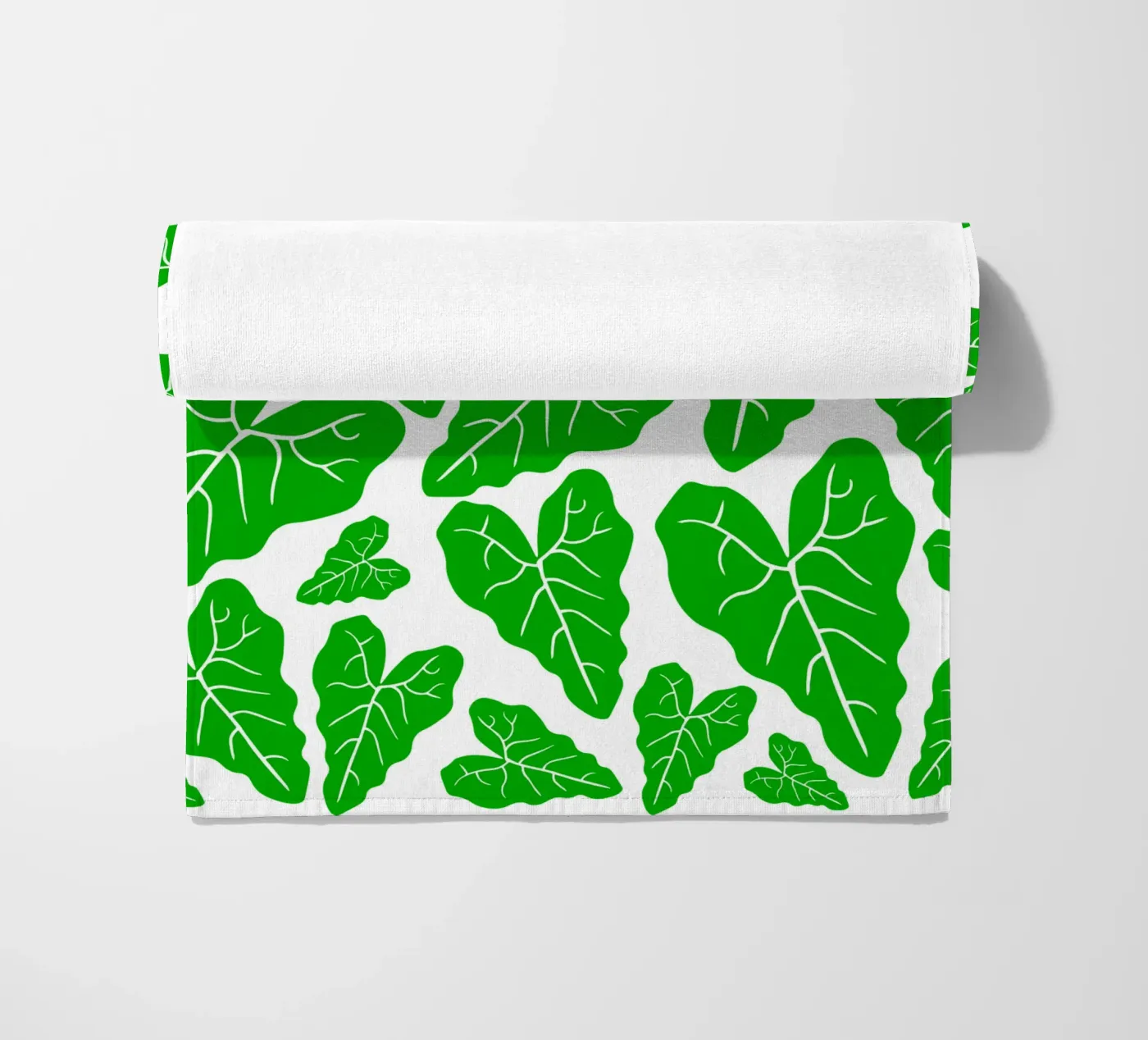 Green leaves pattern strandhanddoek van baobabprintstore
